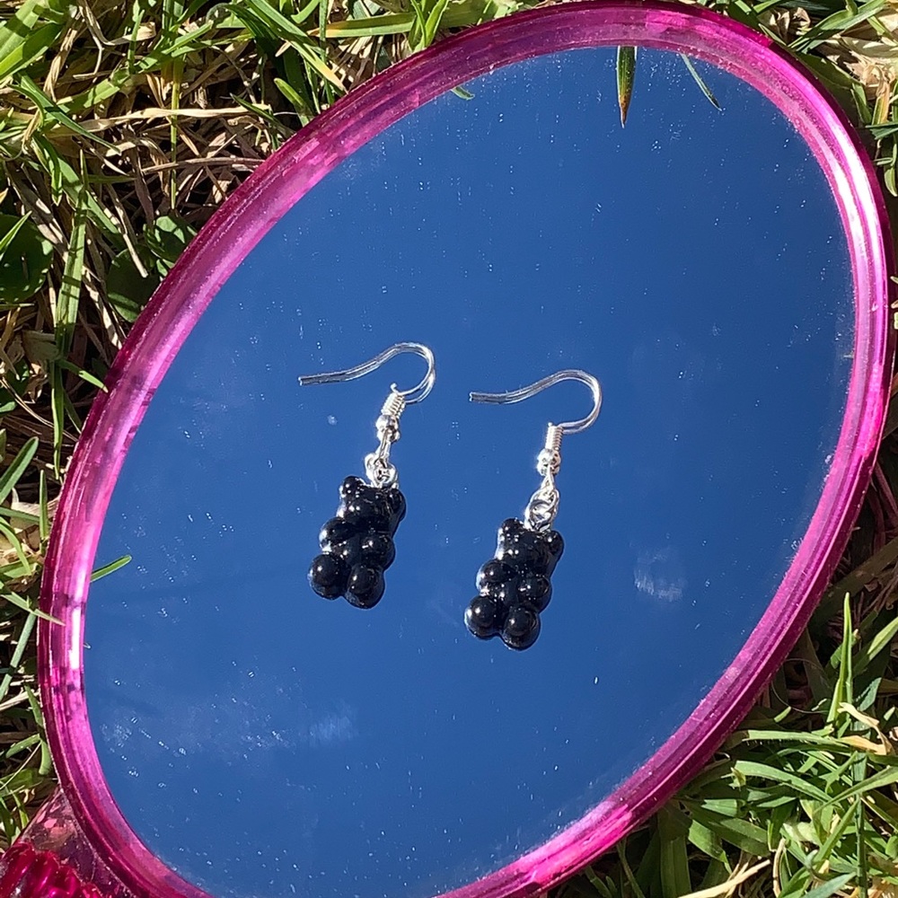 Black gummy bear earrings!!🖤